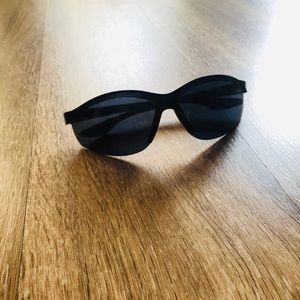 Unisex black sunglasses